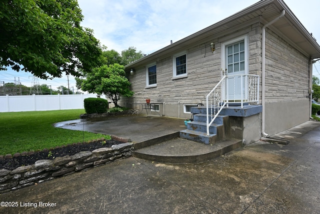 4913 D Lue Ct, Louisville, KY 40216 - back of property with stone siding