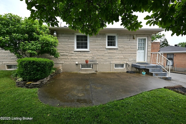 4913 D Lue Ct, Louisville, KY 40216 - back of property featuring stone siding, a patio, and a yard