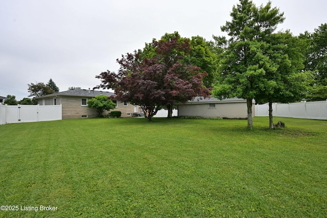 4913 D Lue Ct, Louisville, KY 40216 - view of yard with a gate