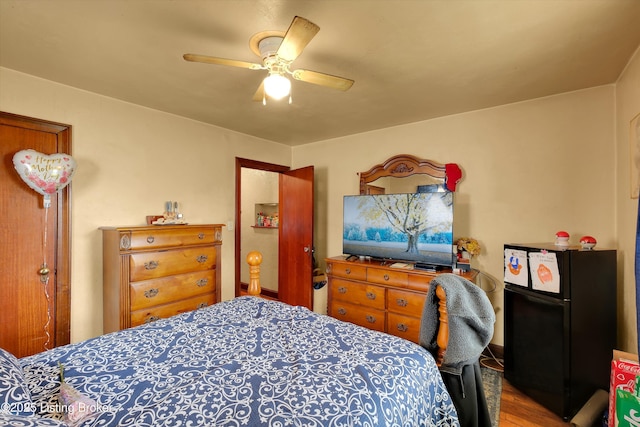 315 N 27th St, Louisville, KY 40212 - bedroom featuring freestanding refrigerator, wood finished floors, and ceiling fan