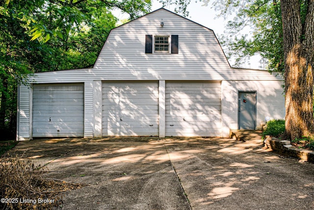 3325 Chenoweth Run Rd, Louisville, KY 40299 - view of detached garage