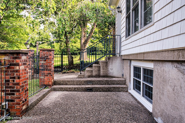 3325 Chenoweth Run Rd, Louisville, KY 40299 - view of gate