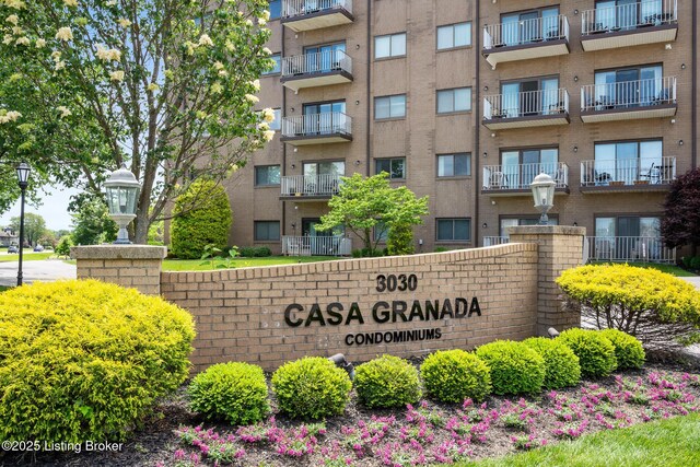 3030 Breckenridge Ln Unit 415, Louisville, KY 40220 - photo 30
