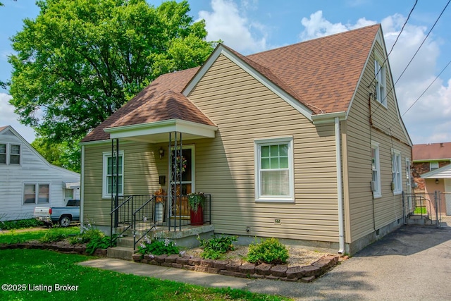 1115 Springview Dr, Louisville, KY 40219 - bungalow-style house featuring roof with shingles