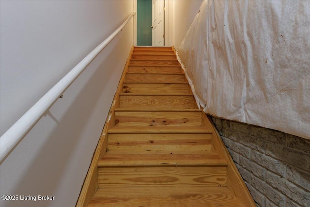 11210 Remembrance Ln, Louisville, KY 40229 - view of staircase