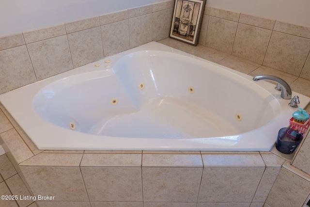 17411 Polo Run Ln, Louisville, KY 40245 - full bathroom featuring a tub with jets