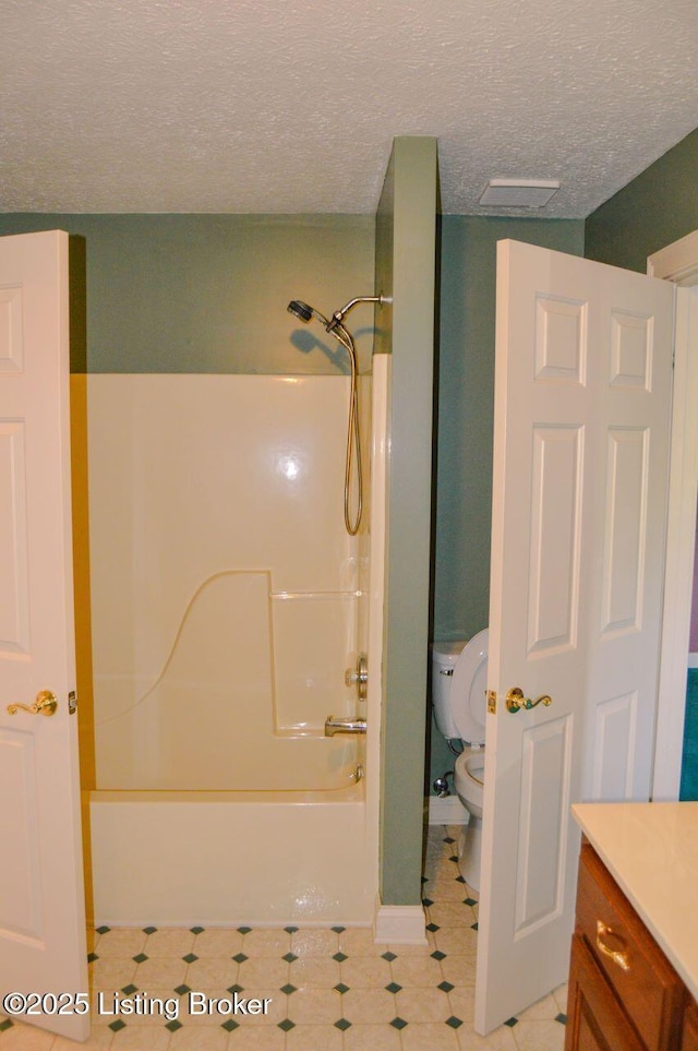 166 Castleton Dr, Bardstown, KY 40004 - full bathroom with vanity, toilet, shower / tub combination, and a textured ceiling
