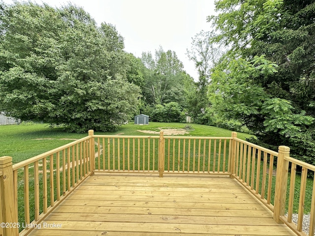 186 Lillian Ave, Elizabethtown, KY 42701 - deck featuring a yard