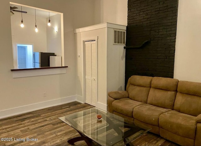 809 S Shelby St, Louisville, KY 40203 - living area featuring wood finished floors and baseboards