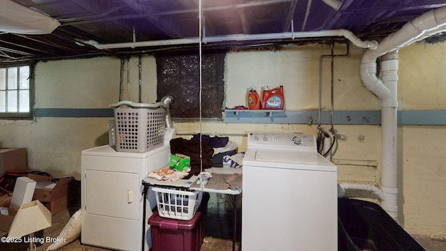 1344 S Brook St, Louisville, KY 40208 - washroom featuring washer and clothes dryer