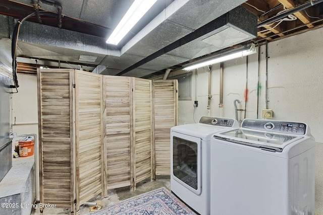 1007 Girard Dr, Louisville, KY 40222 - laundry room with independent washer and dryer