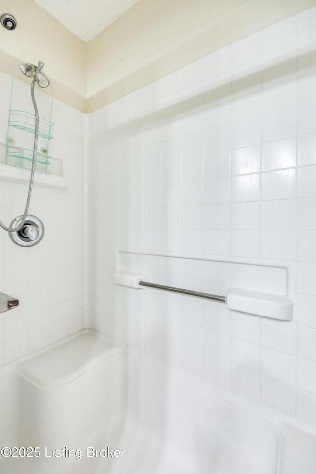 2508 Windsor Forest Dr, Louisville, KY 40272 - bathroom featuring a shower
