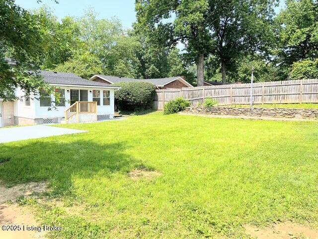 7402 Nottoway Cir, Louisville, KY 40214 - view of yard