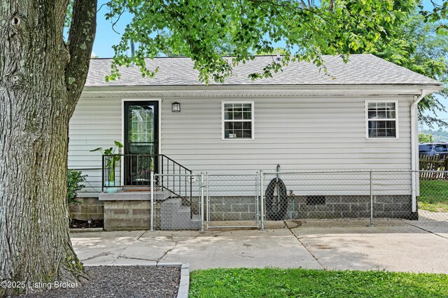 9712 Keys Ferry Rd, Fairdale, KY 40118 - rear view of property featuring a shingled roof