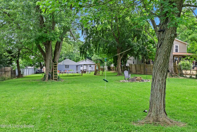 9712 Keys Ferry Rd, Fairdale, KY 40118 - view of yard