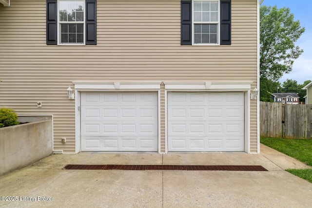 1421 W Elm Rd, Radcliff, KY 40160 - garage with concrete driveway