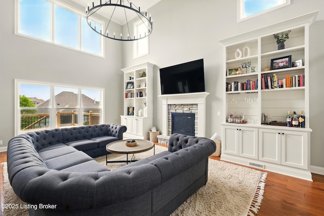 7811 Ingram Way, Crestwood, KY 40014 - living area featuring a high ceiling, wood finished floors, bar, a chandelier, and a fireplace
