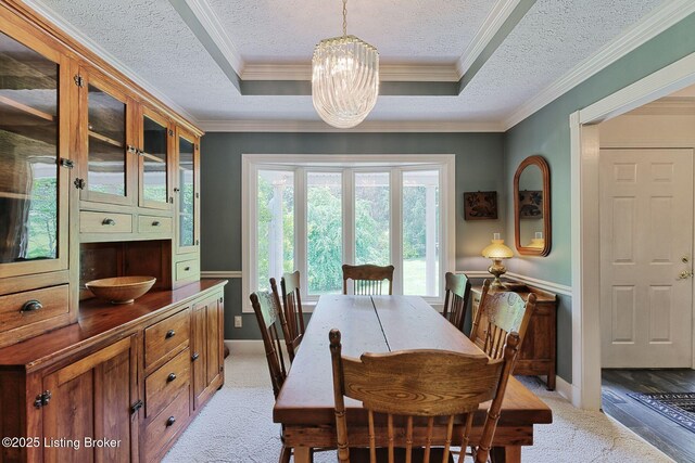 6311 Fible Ln, Crestwood, KY 40014 - dining room featuring a chandelier, light carpet, a textured ceiling, crown molding, and baseboards