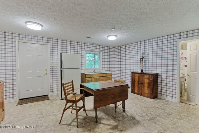 6311 Fible Ln, Crestwood, KY 40014 - dining space with wallpapered walls, a textured ceiling, and baseboards