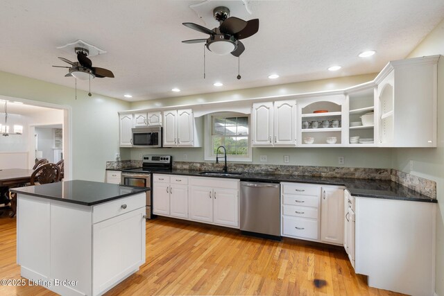 622 Hillcreek Dr, Elizabethtown, KY 42701 - kitchen featuring appliances with stainless steel finishes, a sink, a ceiling fan, dark countertops, and recessed lighting