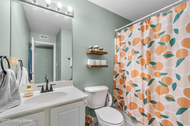 165 Central Blvd Apt 51, Mt Washington, KY 40047 - full bath featuring toilet, vanity, and a shower with shower curtain