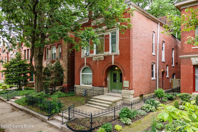 952 S 6th St, Louisville, KY 40203