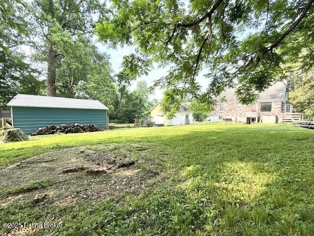 4825 Manslick Rd, Louisville, KY 40216 - view of green lawn