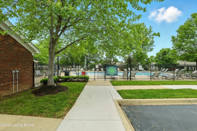 4926 Merton Sq, Louisville, KY 40241 - surrounding community with a swimming pool