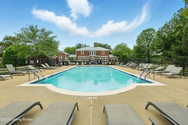 4926 Merton Sq, Louisville, KY 40241 - community pool with a patio