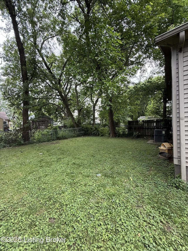 1006 Camden Ave, Louisville, KY 40215 - view of yard featuring view of scattered trees