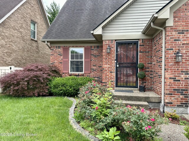 512 Auburn Oaks Dr, Louisville, KY 40214 - entrance to property with brick siding, roof with shingles, and a lawn