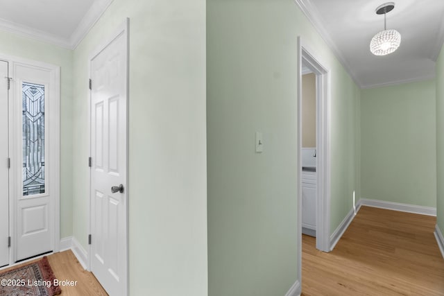 3205 Lake Pointe Ct, Crestwood, KY 40014 - foyer featuring light wood-style flooring, baseboards, and ornamental molding