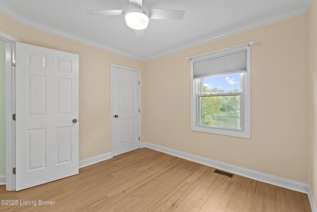 3205 Lake Pointe Ct, Crestwood, KY 40014 - unfurnished bedroom featuring light wood finished floors, baseboards, crown molding, and a ceiling fan