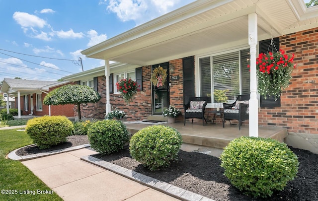 922 Fenley Ave, Louisville, KY 40222 - view of covered porch