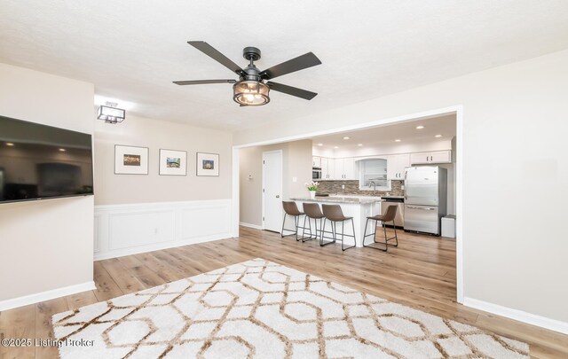 922 Fenley Ave, Louisville, KY 40222 - living area with light wood-style flooring and ceiling fan