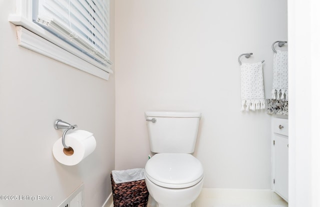 922 Fenley Ave, Louisville, KY 40222 - half bath with toilet and baseboards