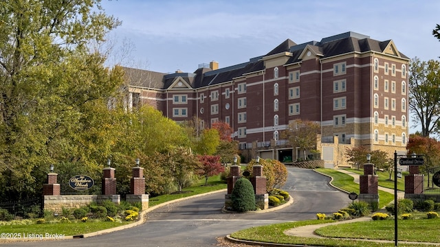 1300 Cardinal Dr Unit 301, Louisville, KY 40213 - photo 1