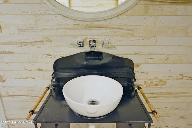 8201 Damascus Rd, Louisville, KY 40228 - bathroom view of wooden walls