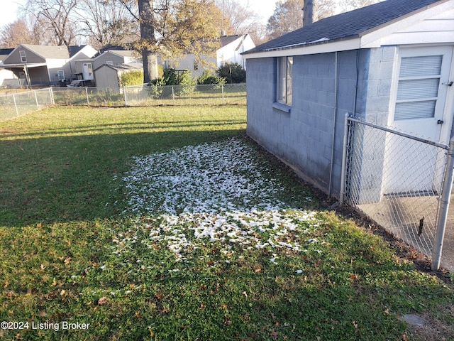 1020 Stanley Ave, Louisville, KY 40215 - view of yard featuring a residential view