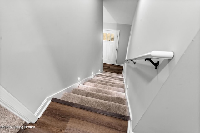 5482 Bagdad Rd, Bagdad, KY 40003 - stairway with baseboards