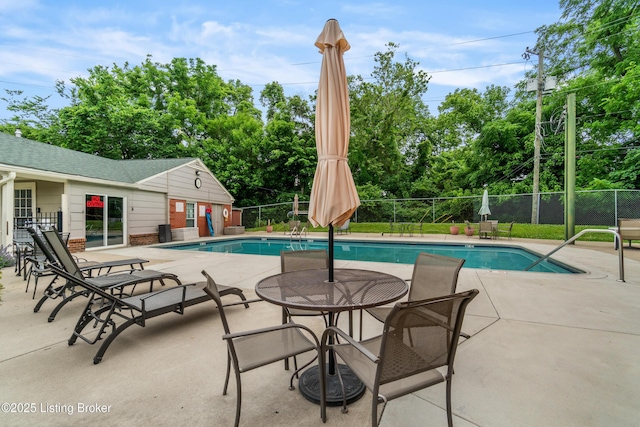 10 Dupont Way Unit 6, Louisville, KY 40207 - community pool with a patio area and view of wooded area