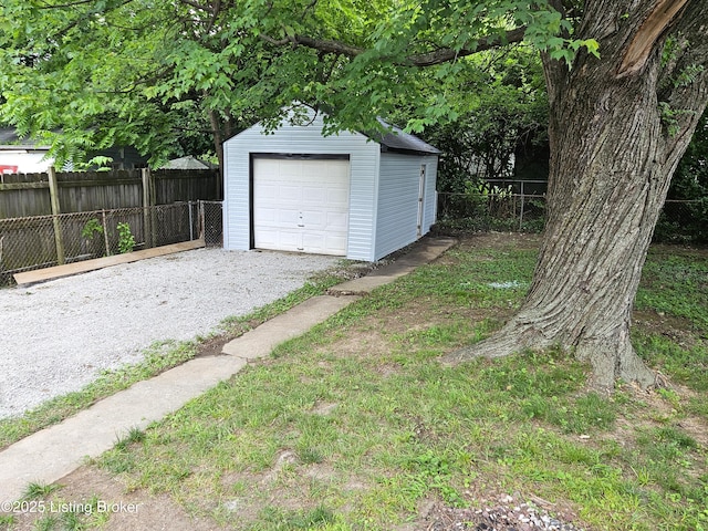 1165 Lincoln Ave, Louisville, KY 40208 - detached garage featuring gravel driveway