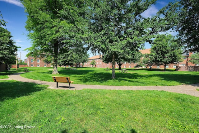 1008 Lake Way Unit D12, Louisville, KY 40222 - view of community with a lawn