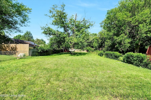 4512 Grandview Dr, Louisville, KY 40216 - view of yard