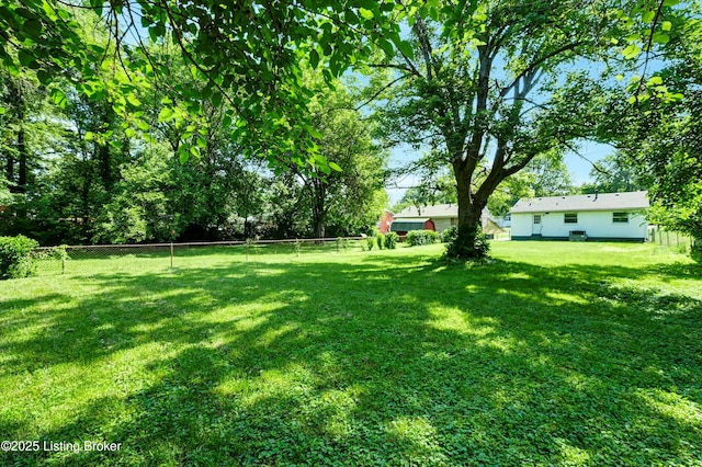4512 Grandview Dr, Louisville, KY 40216 - view of yard