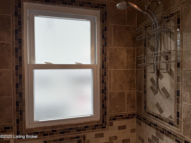 1236 Carrico Ave, Louisville, KY 40215 - bathroom with a tile shower