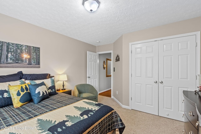 8506 Hunting Stock Pl, Louisville, KY 40291 - bedroom with light carpet, a closet, baseboards, and a textured ceiling