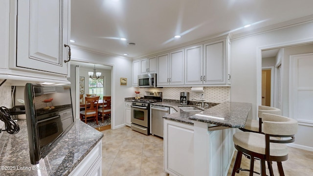150 E Laurel River Drive Rd, Shepherdsville, KY 40165 - kitchen featuring stainless steel appliances, a sink, a peninsula, a breakfast bar area, and decorative backsplash