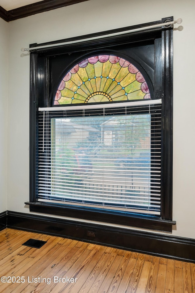 965 S Shelby St, Louisville, KY 40203 - detailed view of ornamental molding and wood finished floors