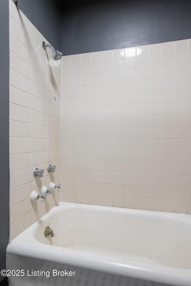 965 S Shelby St, Louisville, KY 40203 - bathroom featuring bathtub / shower combination